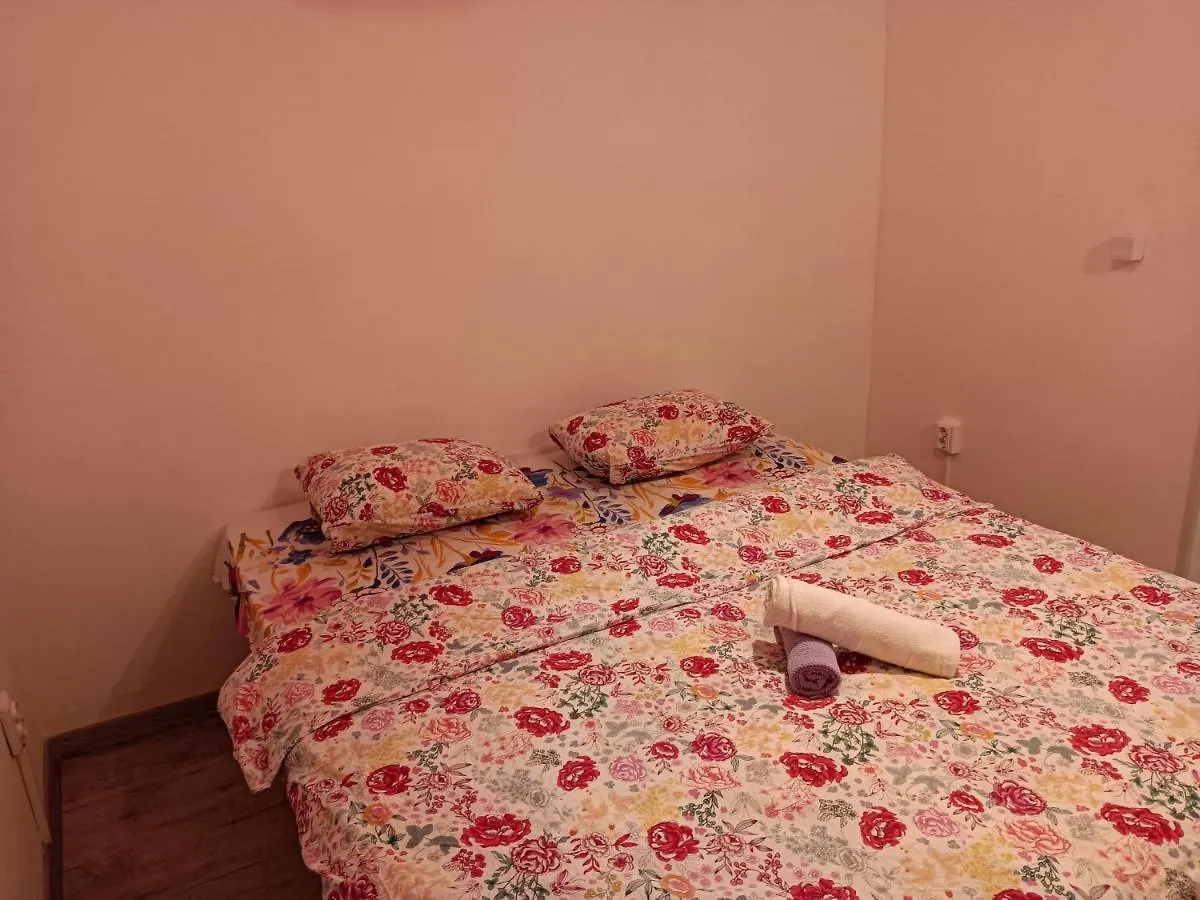 Lux Apartament In The Bubble Of Piata Romana contacts
